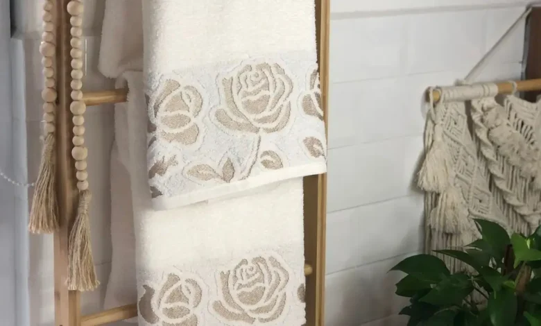 Como decorar banheiro com toalhas