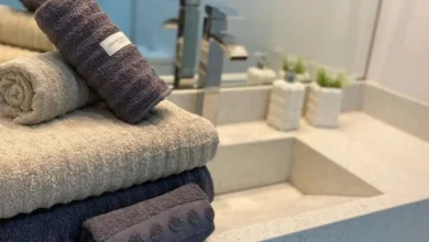 Como dobrar toalhas usando gabaritos