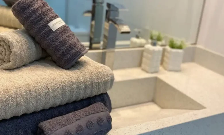 Como dobrar toalhas usando gabaritos