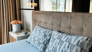 Como envelopar o lençol com elástico