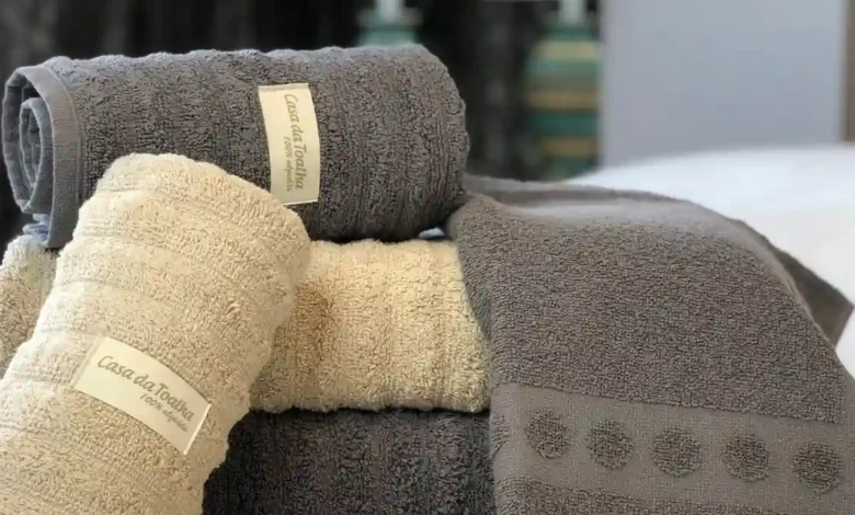 Como lavar toalhas amareladas de suor