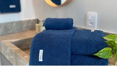 Como dobrar toalhas de banho e rosto juntas