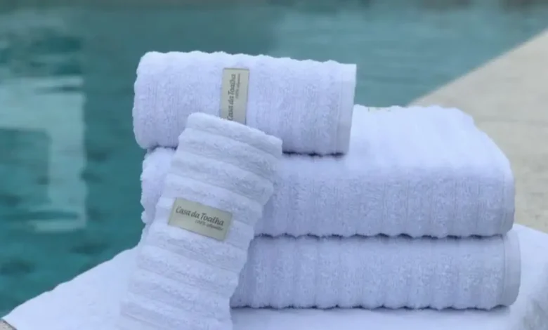 Como posso ferver toalhas para desencardir