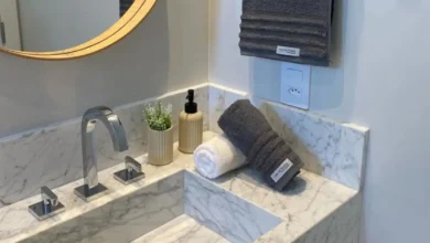 Onde colocar a toalha de mão no banheiro