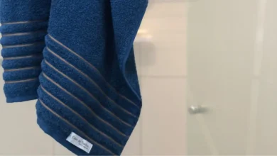 Como pendurar toalha no box do banheiro