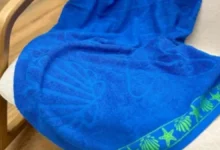 Como tirar mancha de cloro da toalha de praia