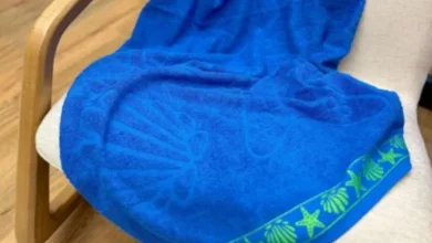 Como tirar mancha de cloro da toalha de praia