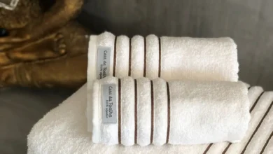 Como tirar manchas pretas de toalha de banho