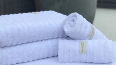 O que as lavanderias usam para deixar as toalhas brancas