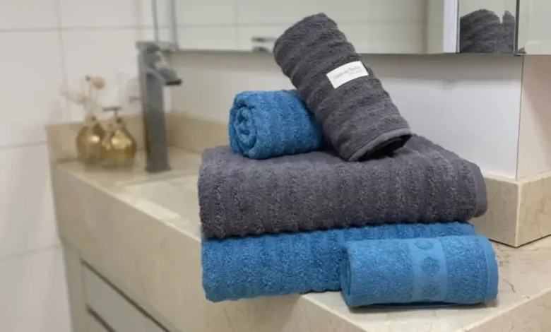 Suporte para pendurar toalha de banho no quarto