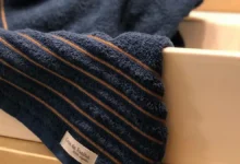 A forma de se secar depois do banho interfere na pele