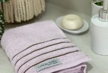 Como tirar gordura de toalha de banho