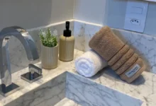 Toalha molhada pode ir direto para o cesto de roupa suja