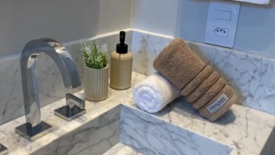 Toalha molhada pode ir direto para o cesto de roupa suja