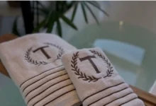 Toalha personalizada com inicial bordada