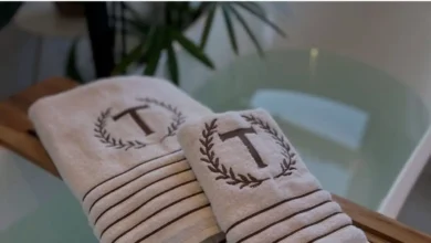 Toalha personalizada com inicial bordada
